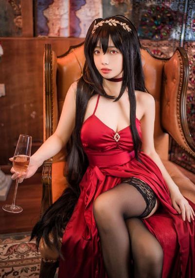 两个美女的胸互摸互揉接吻