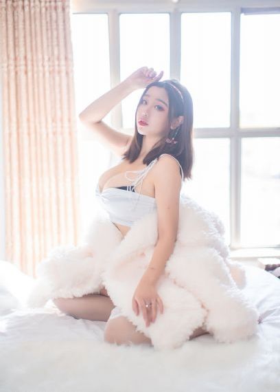 年轻的女教师2在线播放