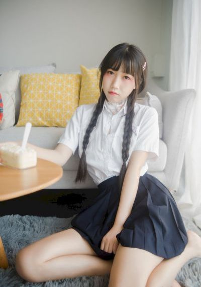 不戴乳罩的丰满已婚妇女2